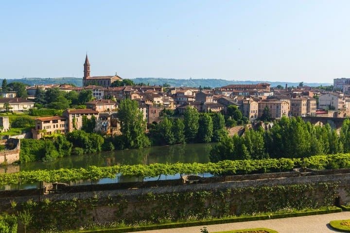 TOP Albi: Private Guided Tour with Your Mobile