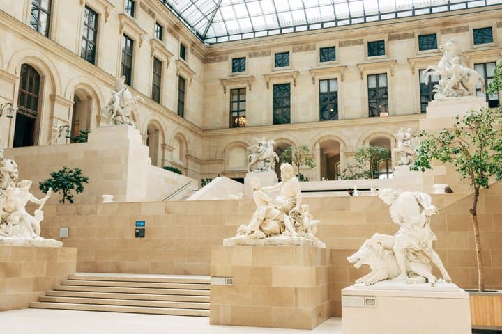 Louvre Museum Guided Tour with Entry Ticket