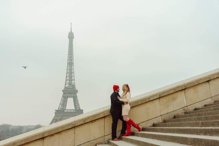 Private Professional Photoshoot in Paris at Eiffel Tower