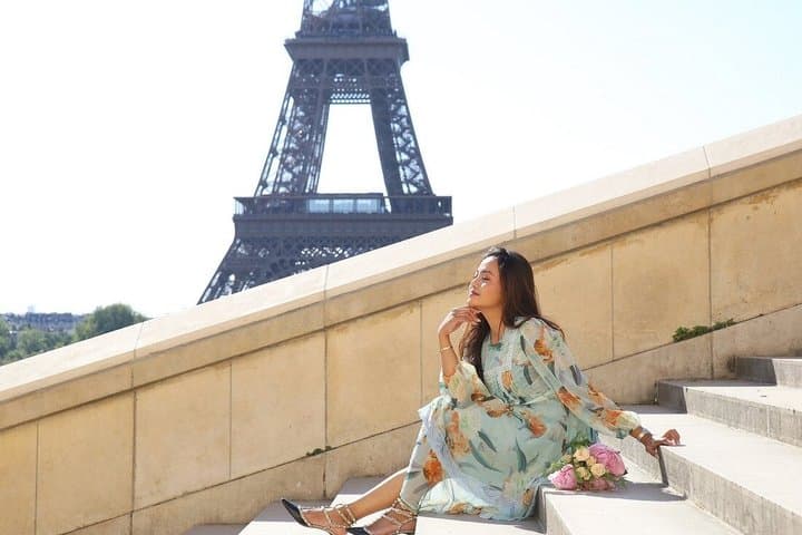 Private Professional Photoshoot in Paris at Eiffel Tower