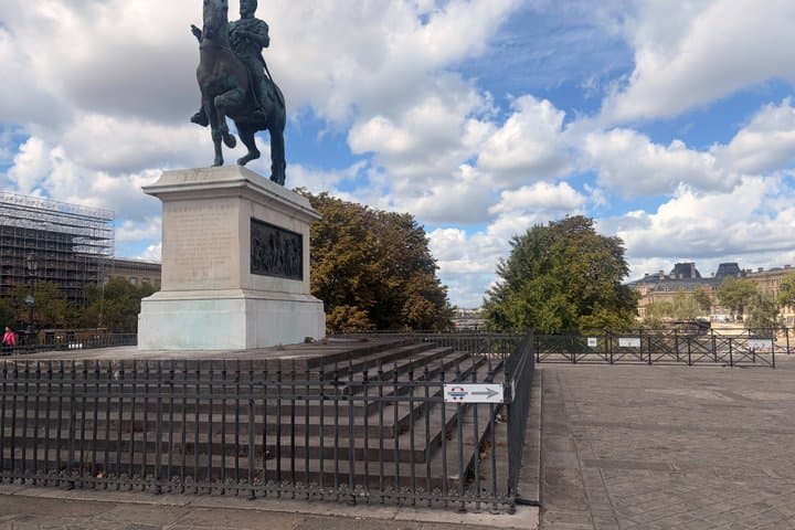 Ile de la Cite and Notre Dame Exterior Walking Tour