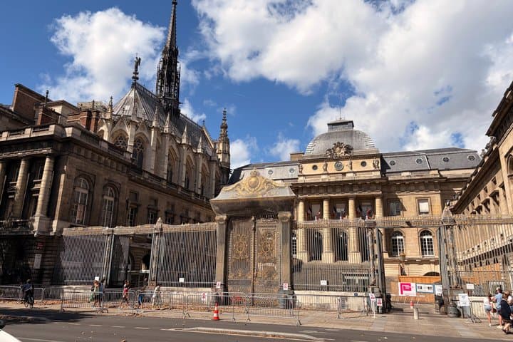 Ile de la Cite and Notre Dame Exterior Walking Tour