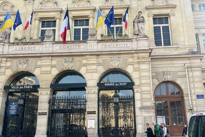Walking Tour of Montmartre History and Wine Included