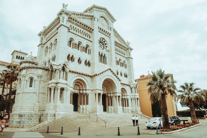 Monaco Shore with Changing of the Guard Private Excursion