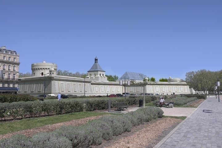 Stroll in Bordeaux with VR glasses