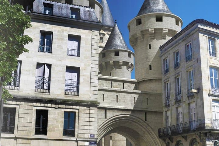 Stroll in Bordeaux with VR glasses