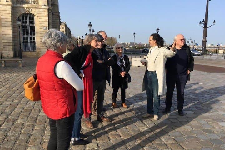 Stroll in Bordeaux with VR glasses