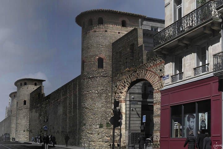 Stroll in Bordeaux with VR glasses