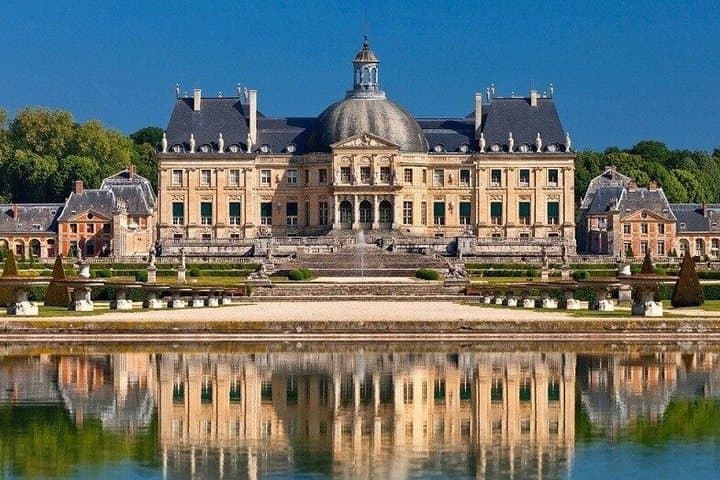 Christmas in Paris Chauffeur Driven Tour Vaux le Vicomte Castle
