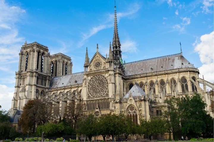 Notre-Dame de Paris Guided Walk and Parisian Breakfast