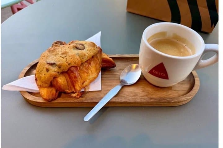 Notre-Dame de Paris Guided Walk and Parisian Breakfast
