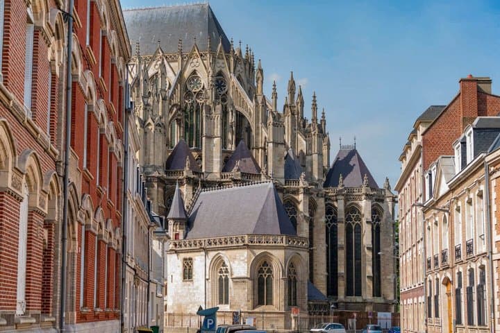 Hello Amiens: Private 2-Hour Intro City Walk with Local Guide