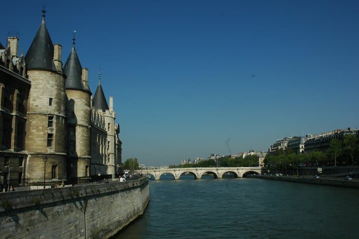 Notre Dame and Ile de la Cite Legends Walking Tour
