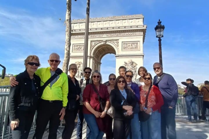 Paris: 40+ Must-See Sights & French Food Experience