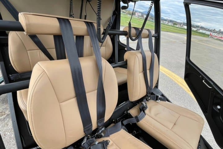 Panoramic helicopter tour pilot initiation 25 min
