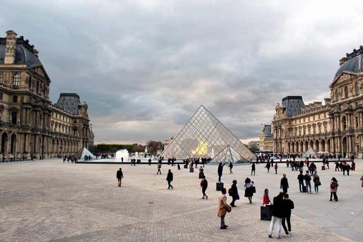 Experience Paris Highlights Private Walking Tour