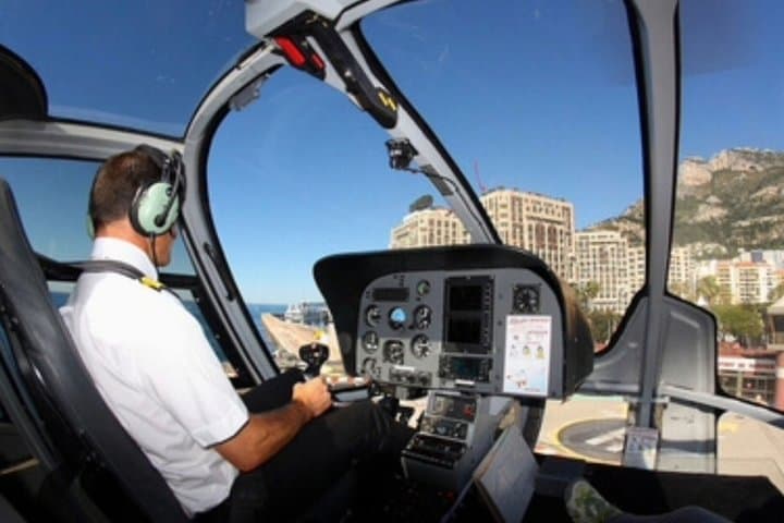 Panoramic helicopter tour + 45 min piloting initiation