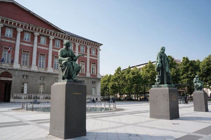 Hello Chambéry: Private 2-Hour Intro City Walk with Local Guide